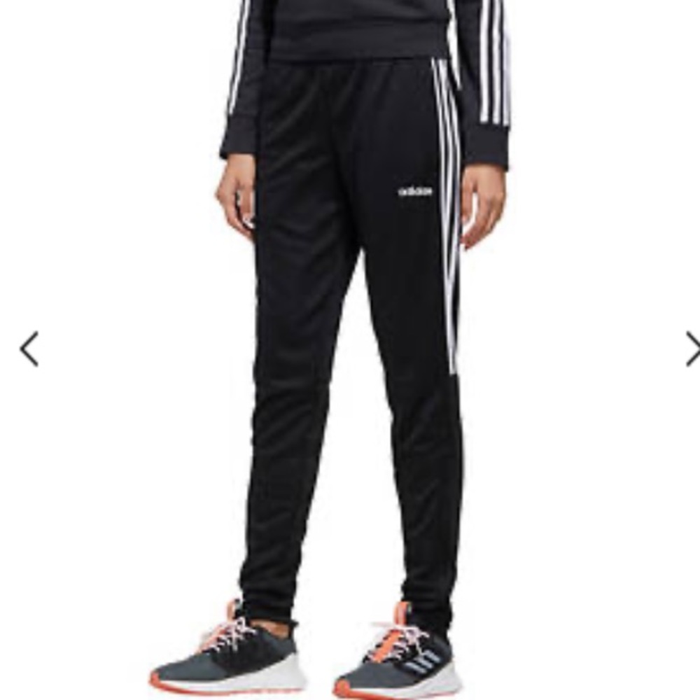 🏷️ NWT. Adidas Striped Jogger with Zipper at Ankles
